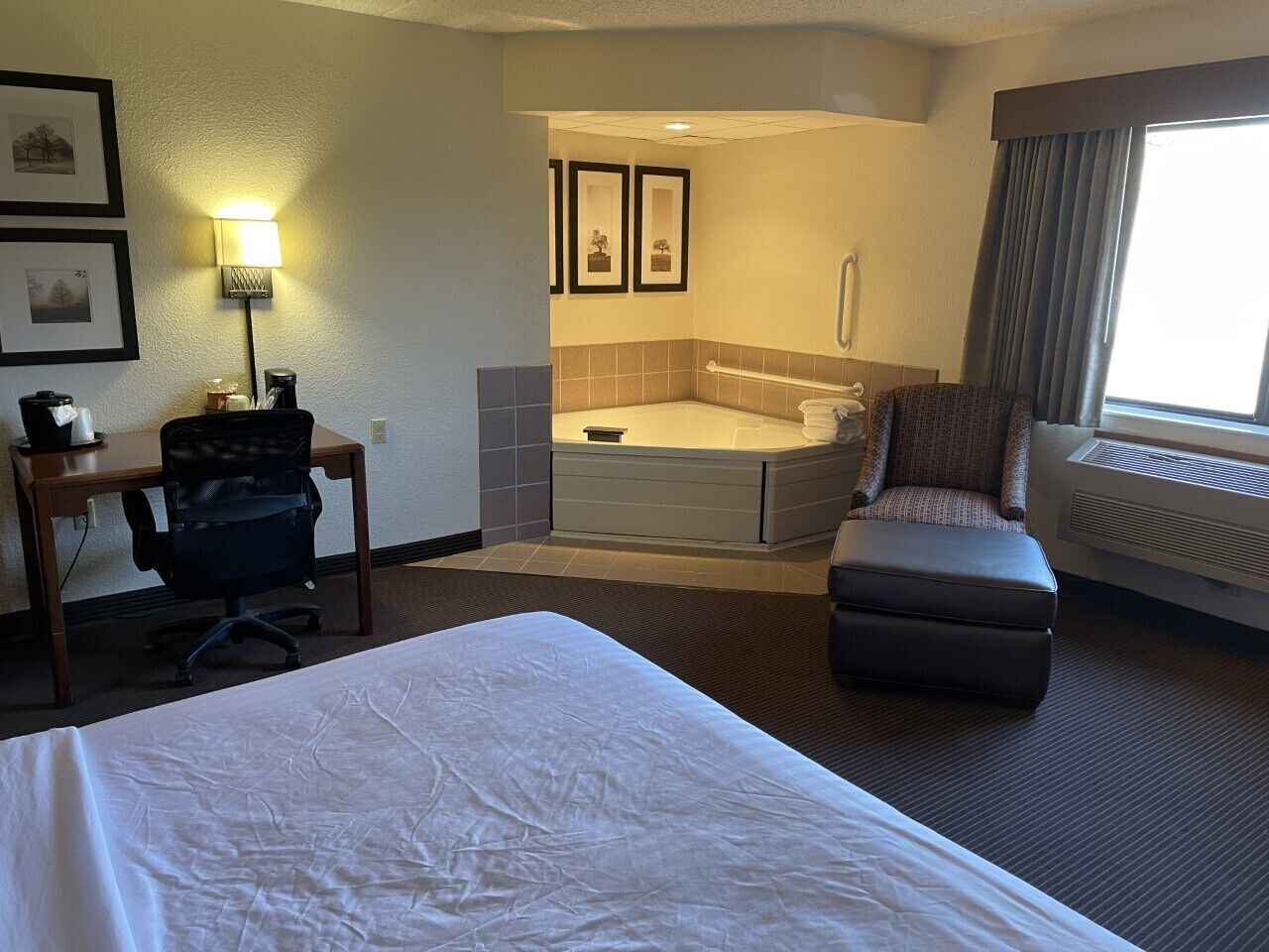 Studio Suite, 1 King Bed, Non Smoking | Desk, blackout drapes, iron/ironing board, free WiFi