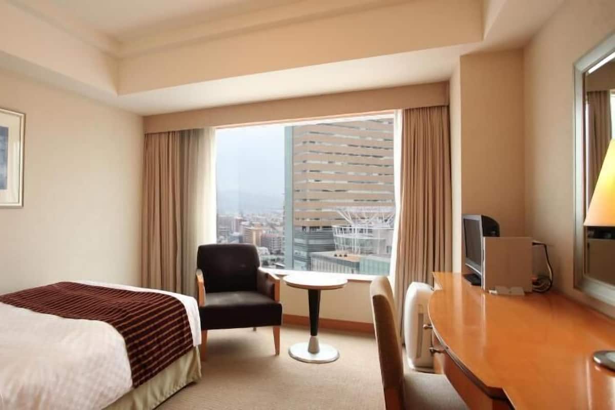 Hochwertige Bettwaren, Daunenbettdecken, Zimmersafe, Schreibtisch