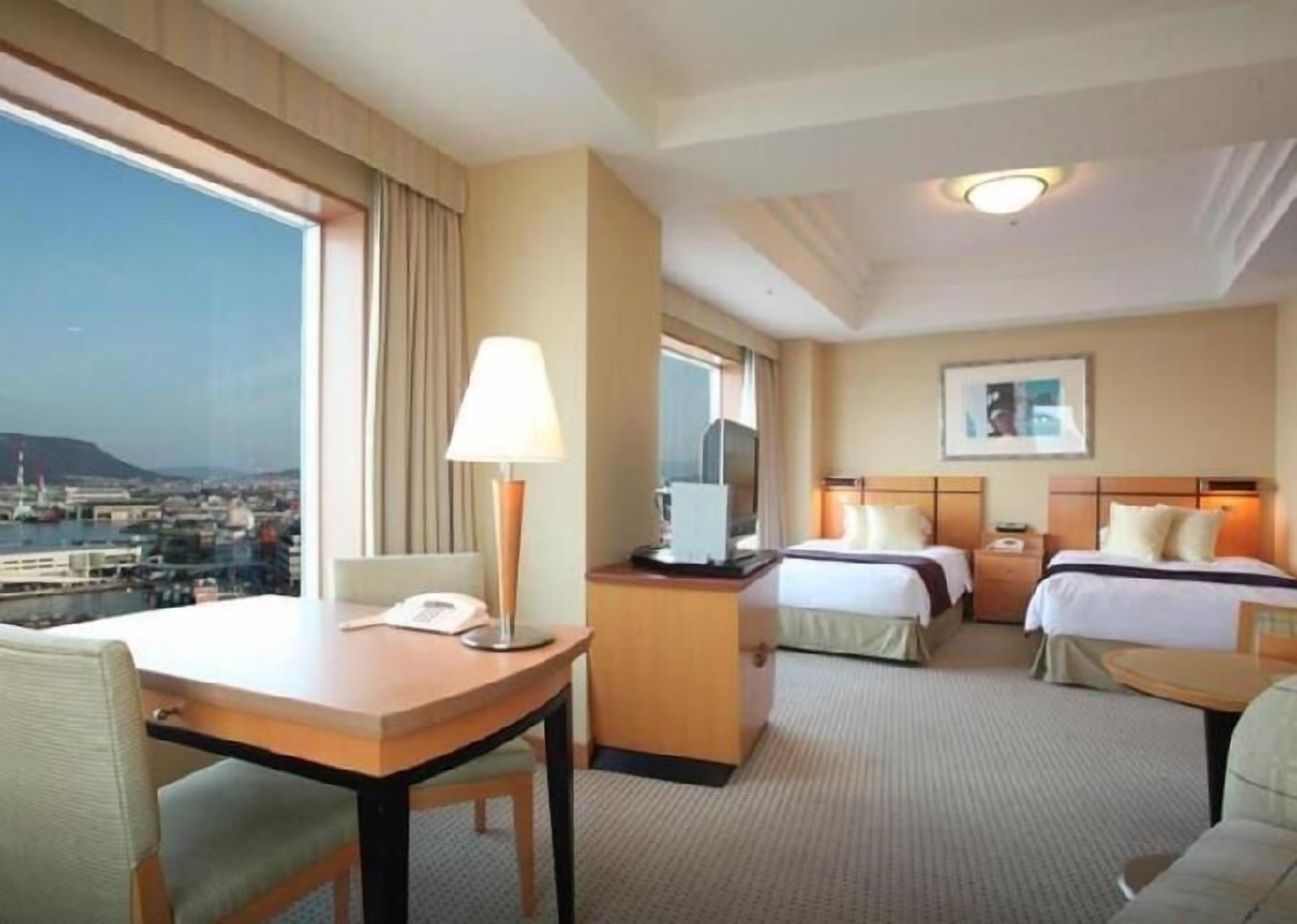 Premium bedding, down comforters, in-room safe, desk