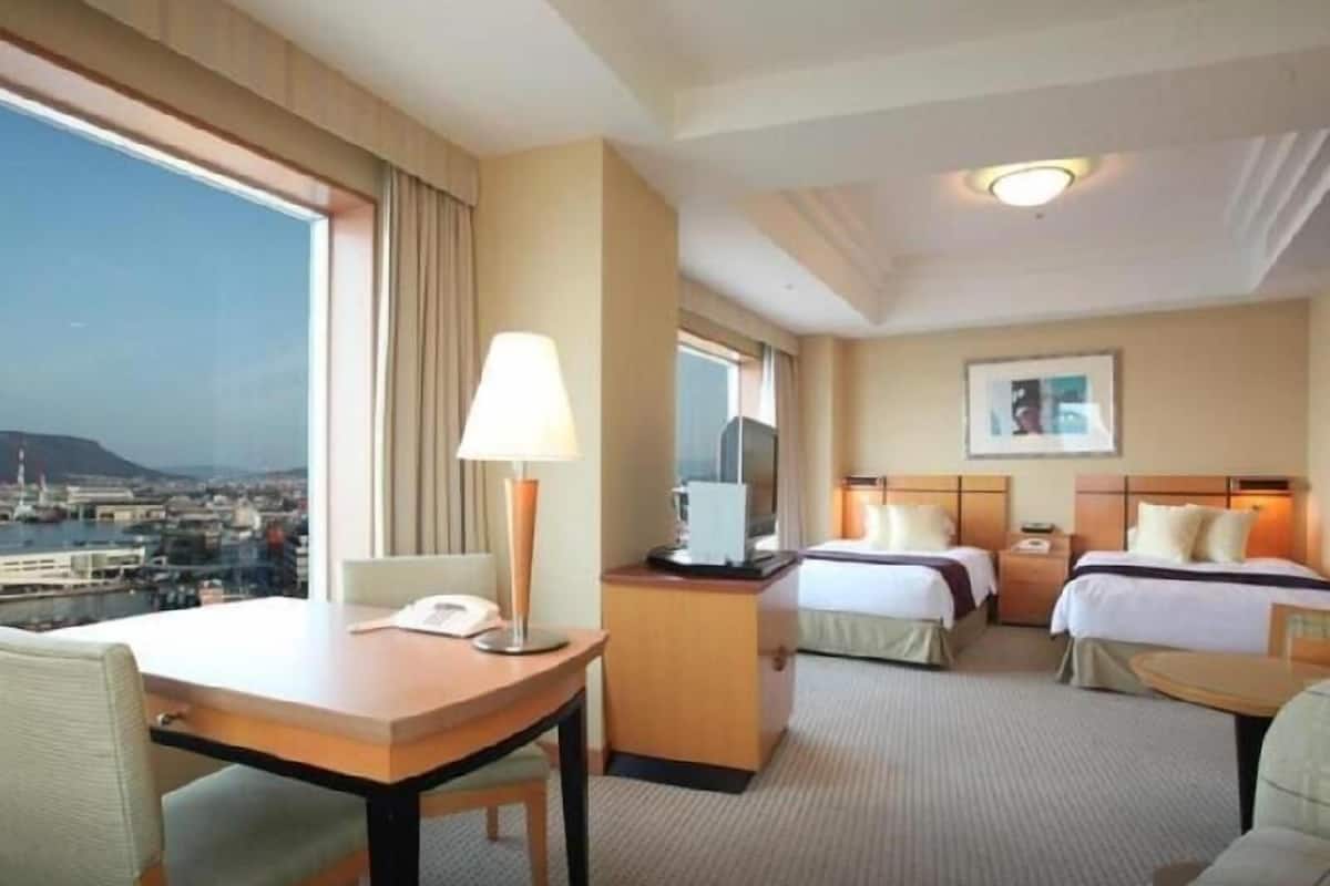 Hochwertige Bettwaren, Daunenbettdecken, Zimmersafe, Schreibtisch