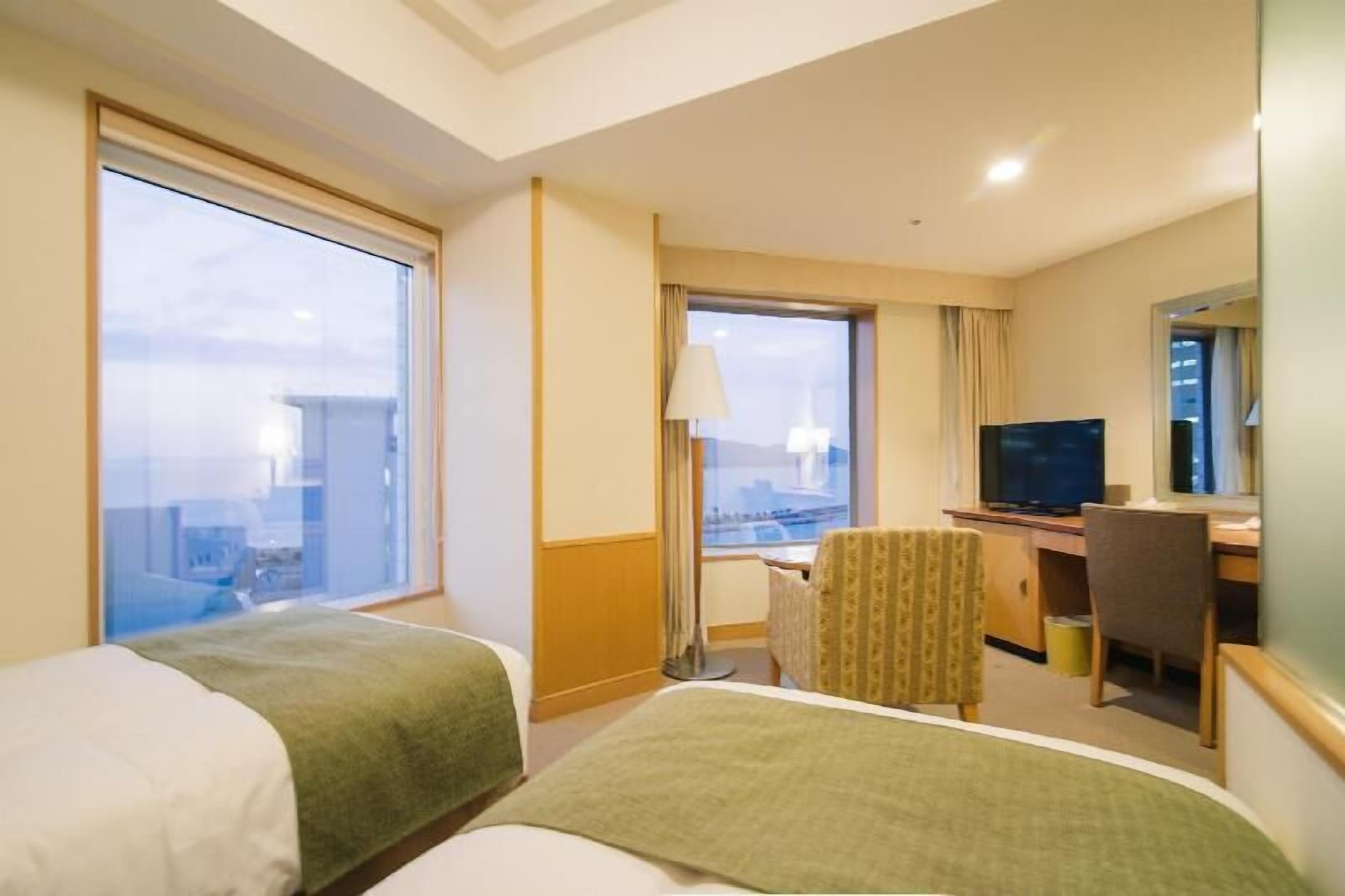 Premium bedding, down comforters, in-room safe, desk