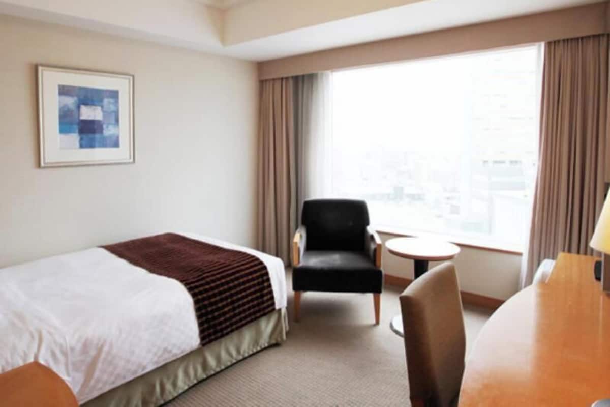 Hochwertige Bettwaren, Daunenbettdecken, Zimmersafe, Schreibtisch