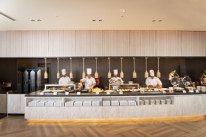 Petit déjeuner buffet servi tous les jours en supplément