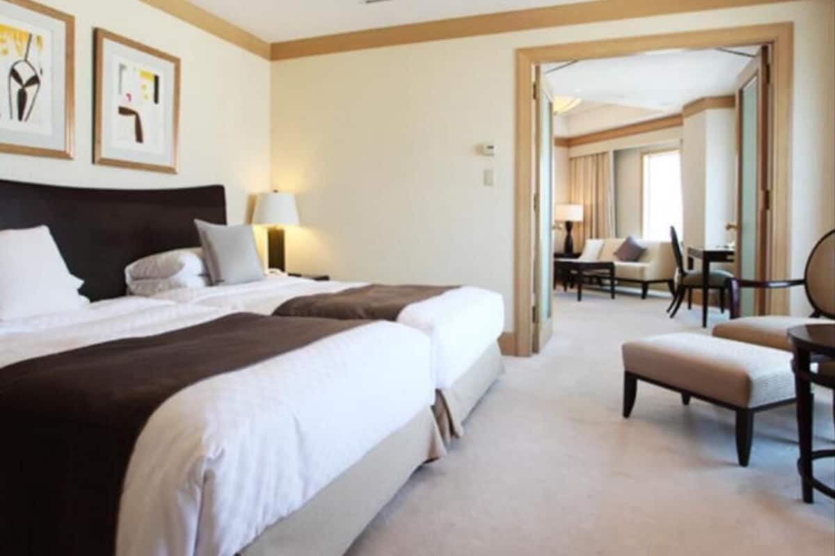 Hochwertige Bettwaren, Daunenbettdecken, Zimmersafe, Schreibtisch