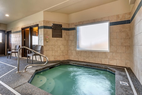 Pool. Comfort Inn Columbia Gorge