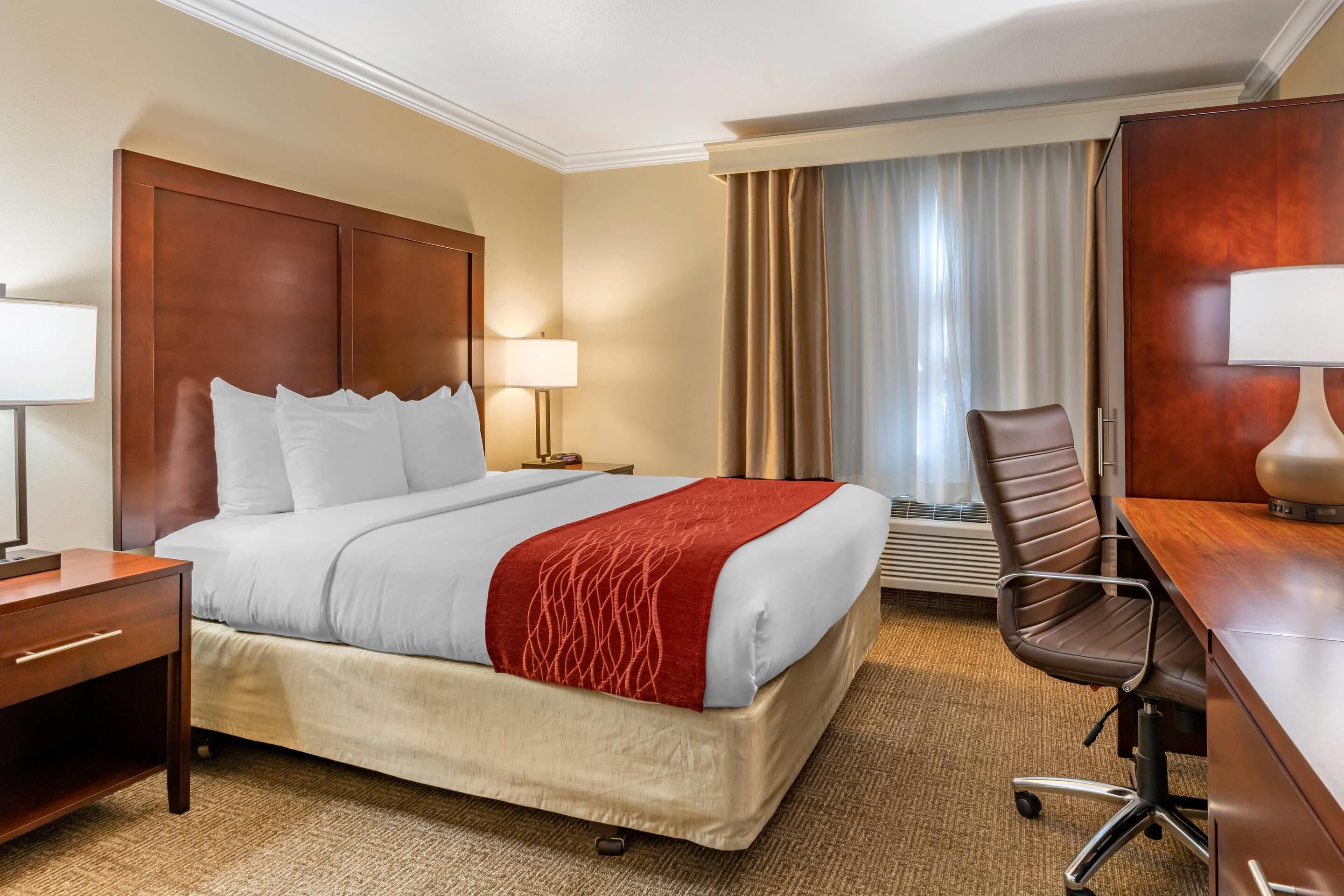 Rom, 1 queensize-seng, tilgjengelighetstilpasset, ikke-røyk | Skrivebord, strykejern/-brett og barnesenger (inkludert)