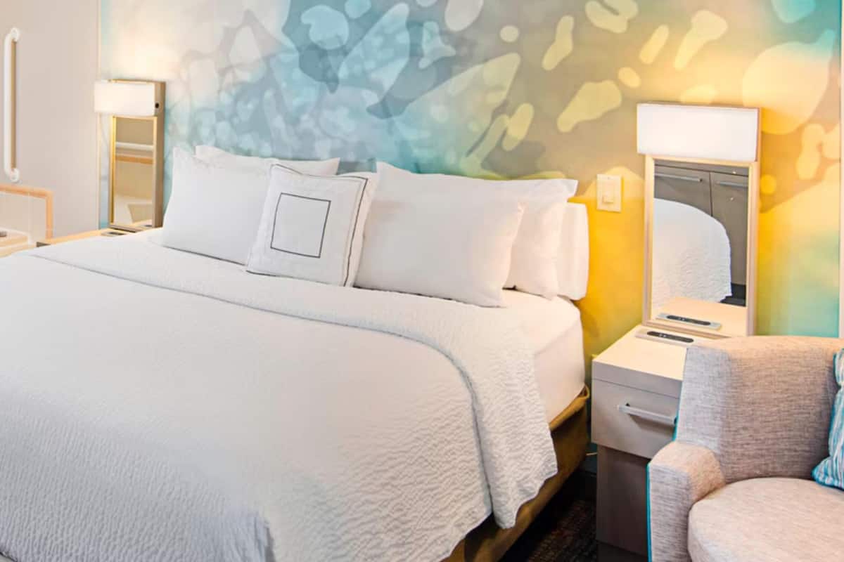 Room, 1 King Bed with Sofa bed, Non Smoking | Hypo-allergenic bedding, pillowtop beds, desk, laptop workspace