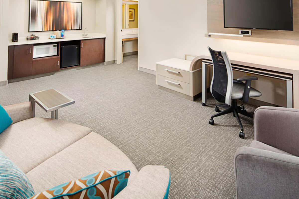 suite, 1 bedroom, non smoking | hypo-allergenic bedding, pillow-top beds, desk, laptop workspace