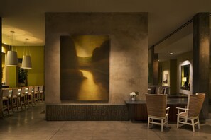 Lobby lounge
