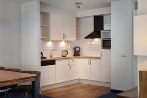 Apartment XL | Eigene Küche | Großer Kühlschrank, Mikrowelle, Ofen, Herdplatte