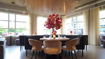 Daily buffet breakfast (EUR 21.50 per person)