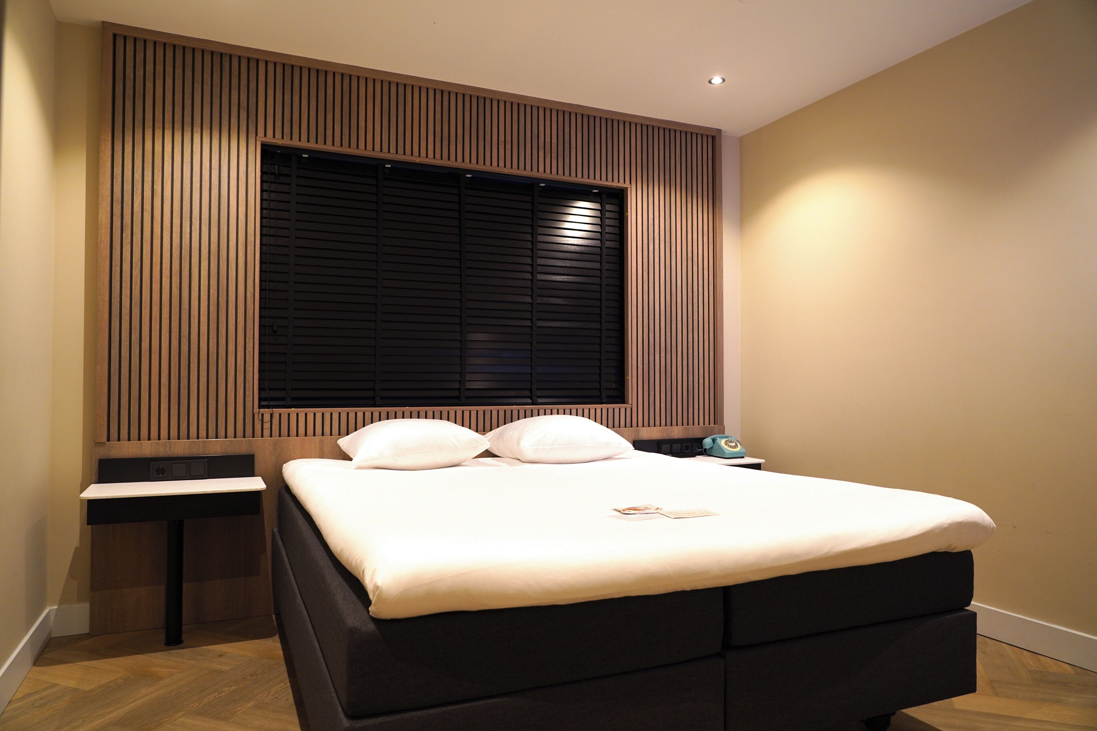 Ropa de cama hipoalergénica y minibar 