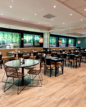 Daily buffet breakfast (EUR 21.50 per person)