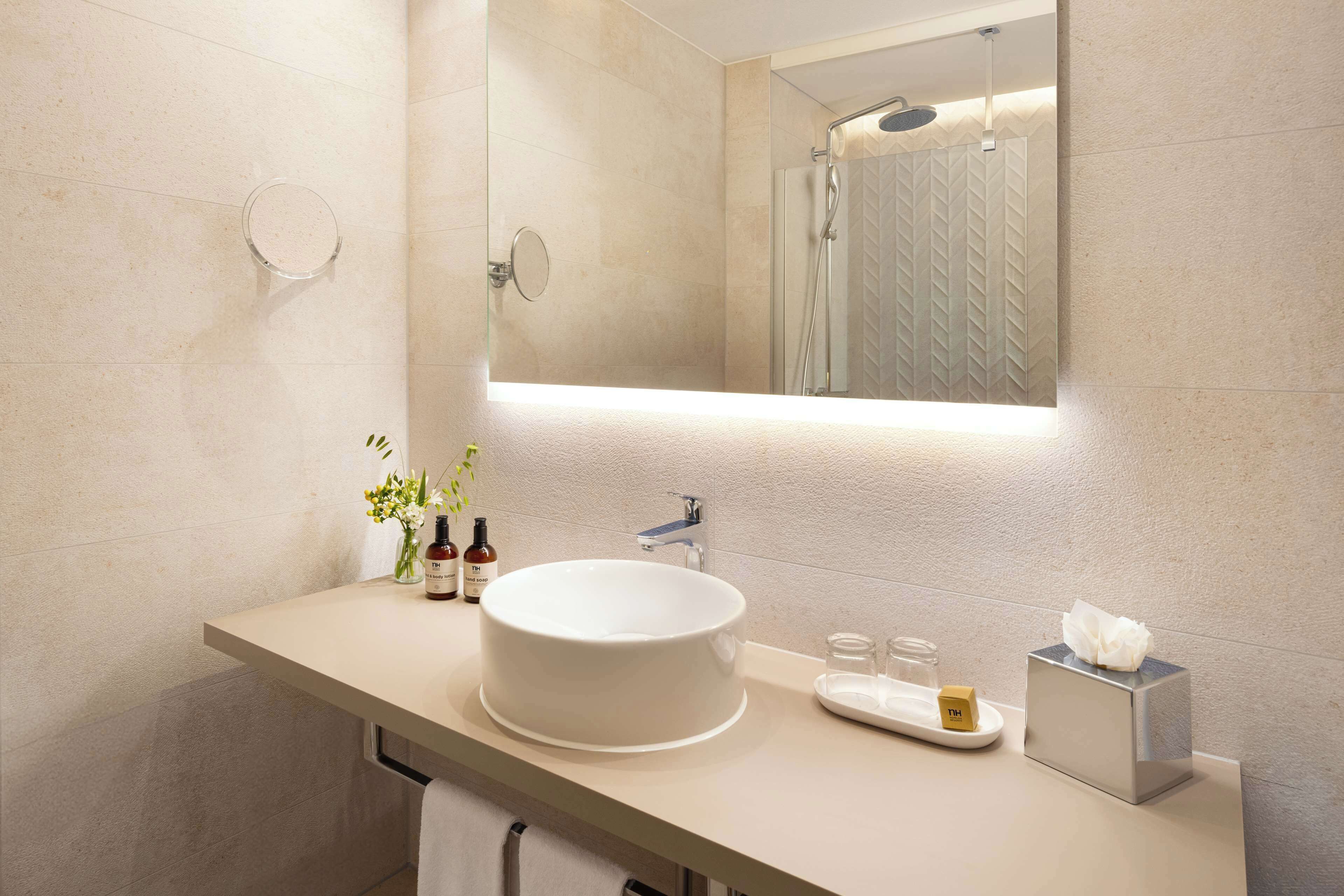 eco-friendly toiletries, towels