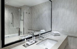 Deluxe Room, 1 Queen Bed | Bathroom | Free toiletries, hair dryer, towels - Doubletree by Hilton Hotel Woking (Woking)