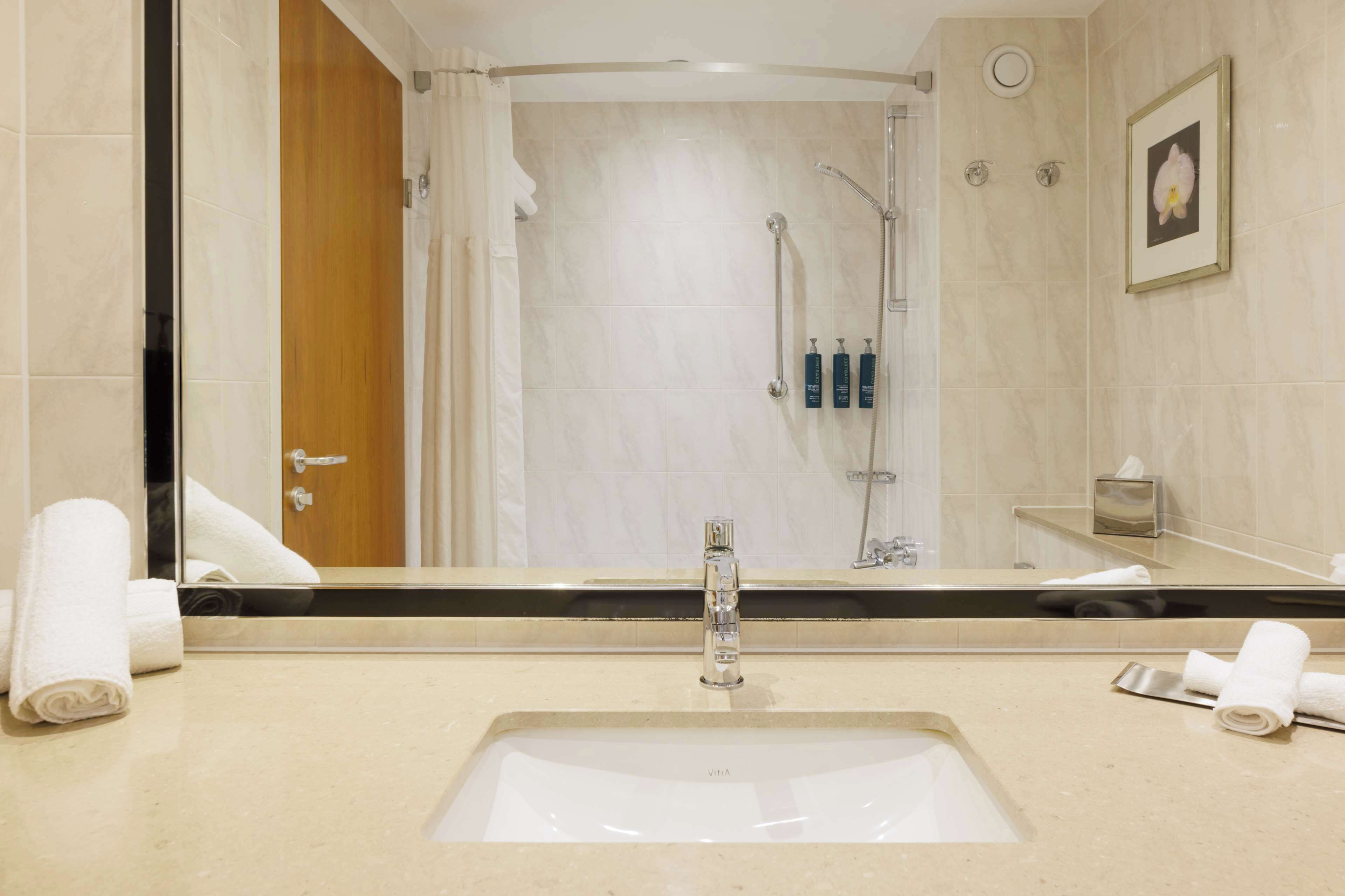 Foto - DoubleTree by Hilton Woking