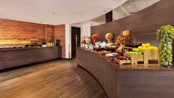 Daily English breakfast (GBP 18.00 per person)