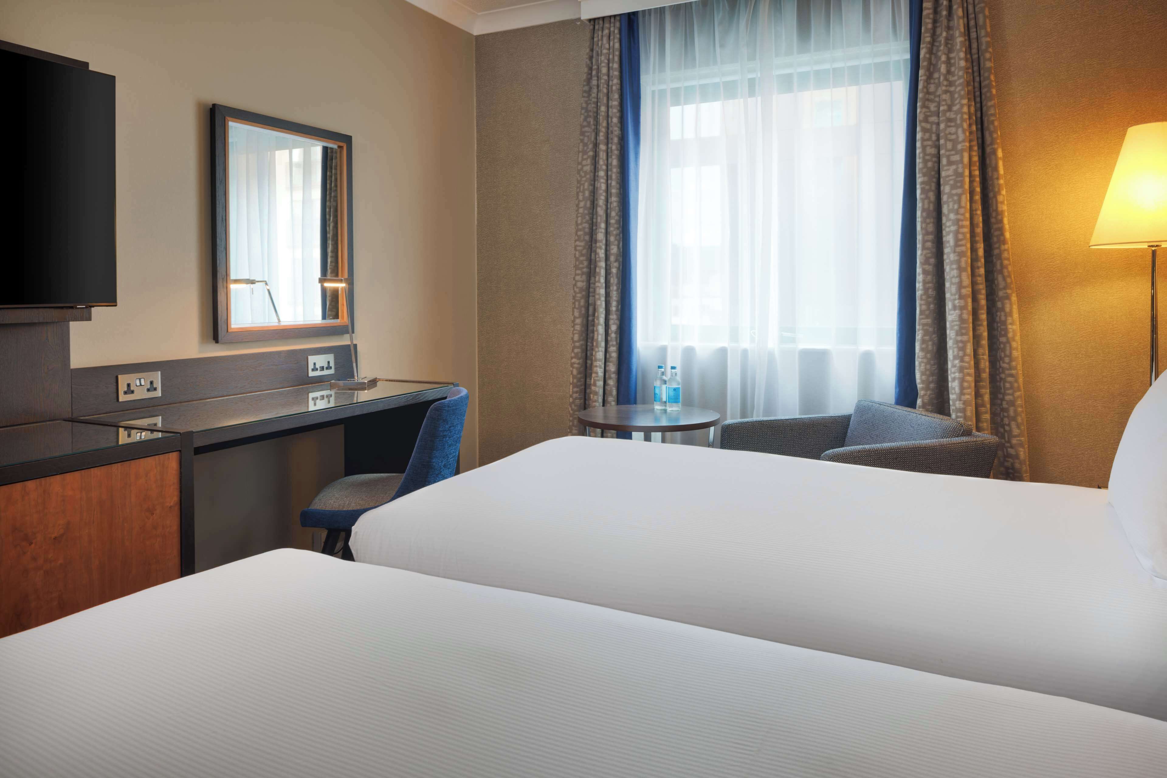 Foto - DoubleTree by Hilton Woking