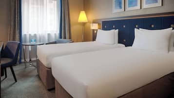 Twin Room (Guest) | In-room safe, desk, blackout curtains, soundproofing