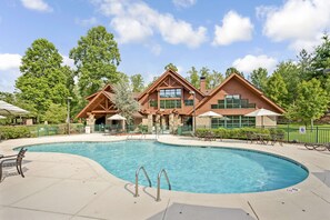 Indoor pool, seasonal outdoor pool, pool loungers