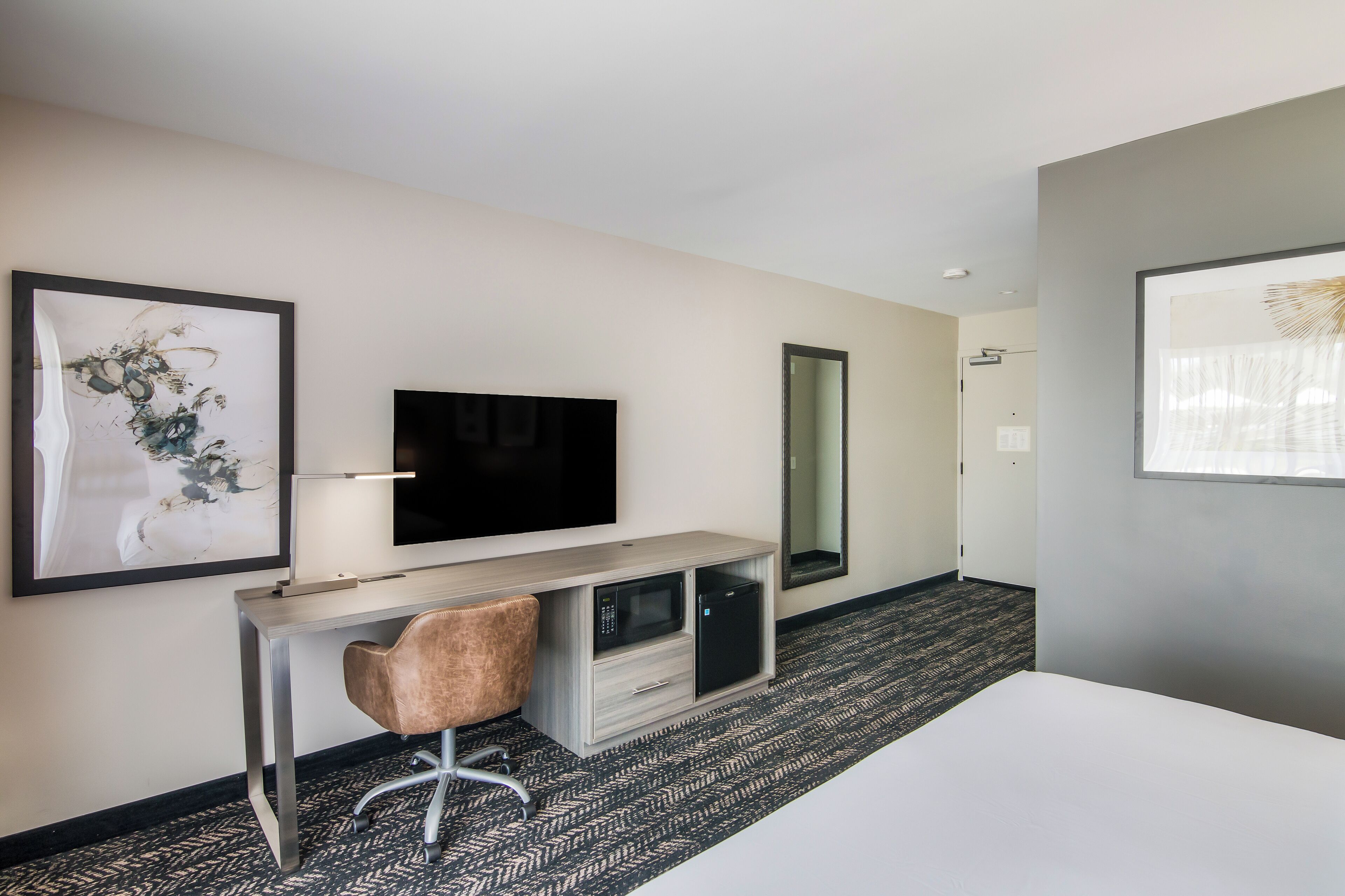 room, 1 king bed, mobility accessible, non smoking (hearing, tub w/grab bars) | premium bedding, pillow-top beds, desk, laptop workspace