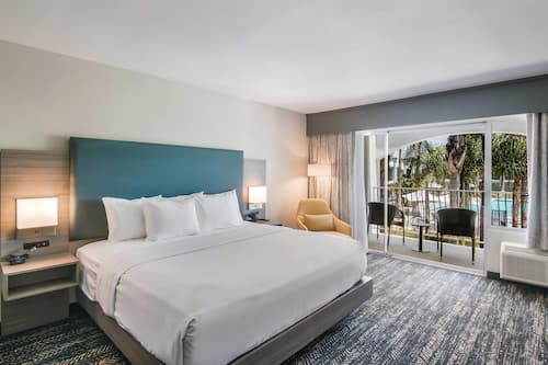 Premium bedding, pillowtop beds, desk, laptop workspace