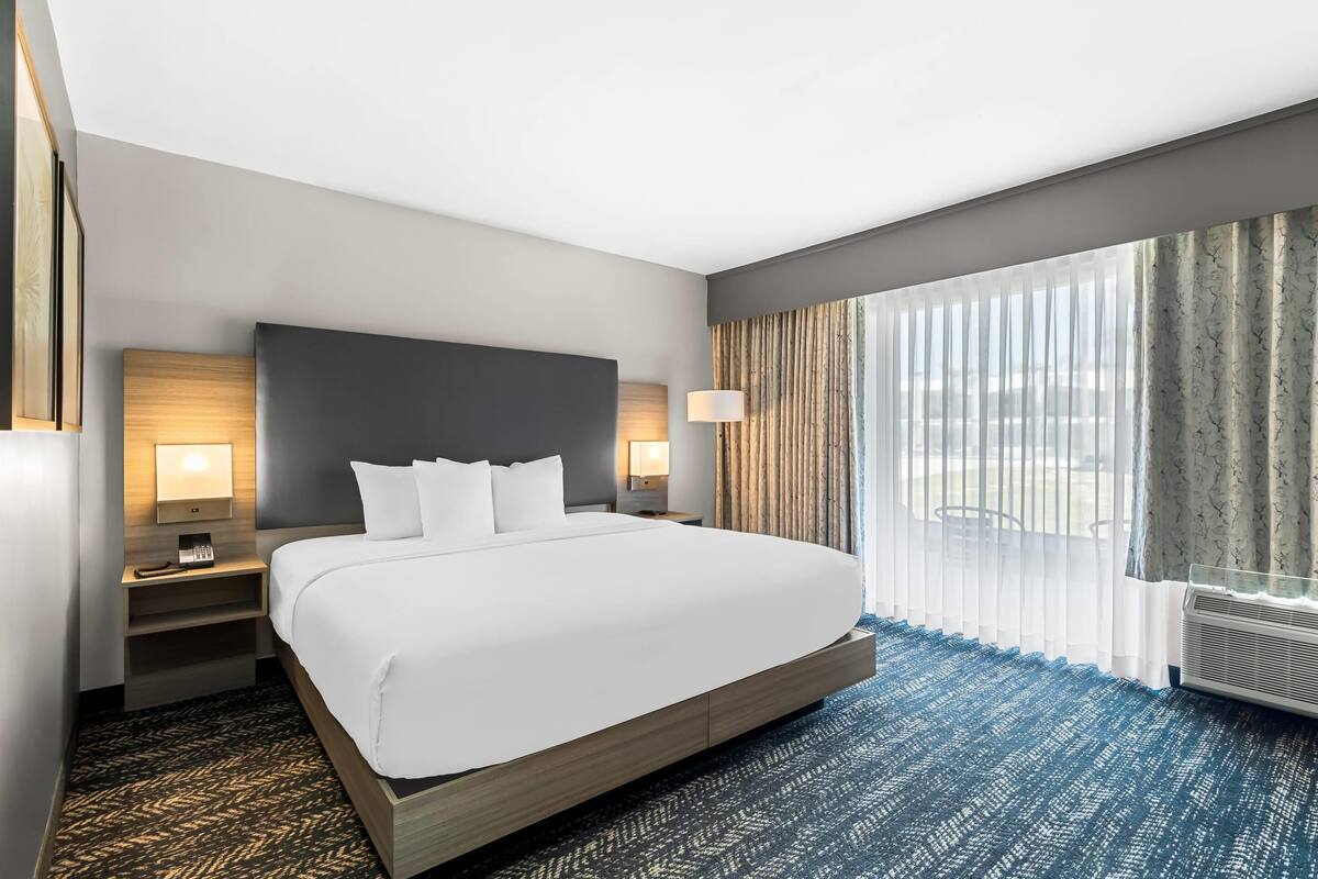 King, Pool View, Accessible | Pillowtop beds, desk, laptop workspace, blackout drapes