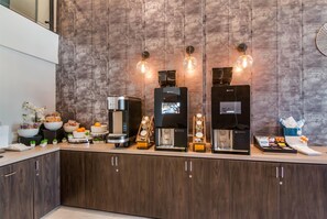 Daily full breakfast for a fee - Hourglass Hotel, Trademark Collection by Wyndham (Bakersfield)