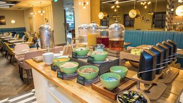 Tägliches Frühstücksbuffet gegen Gebühr