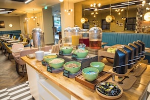 Frukostbuffé varje dag mot avgift