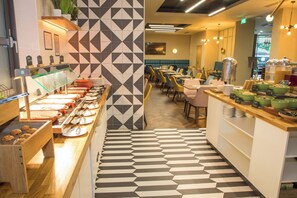 Daily buffet breakfast for a fee - Holiday Inn York City Centre by IHG (York)