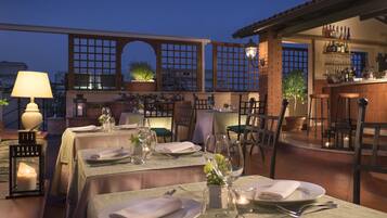 FrĂŒhstĂŒck, Mittagessen, Abendessen, Speisen im Freien