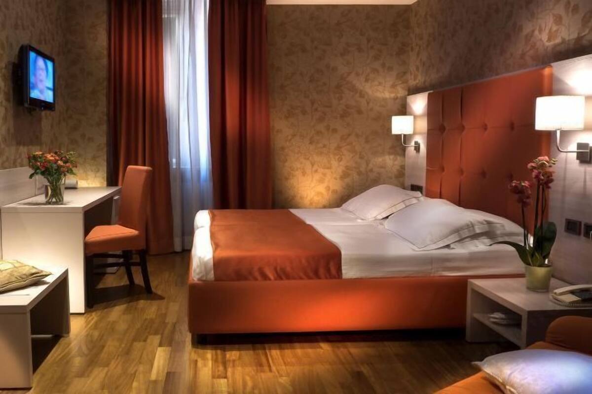 Premium bedding, down duvets, minibar, in-room safe