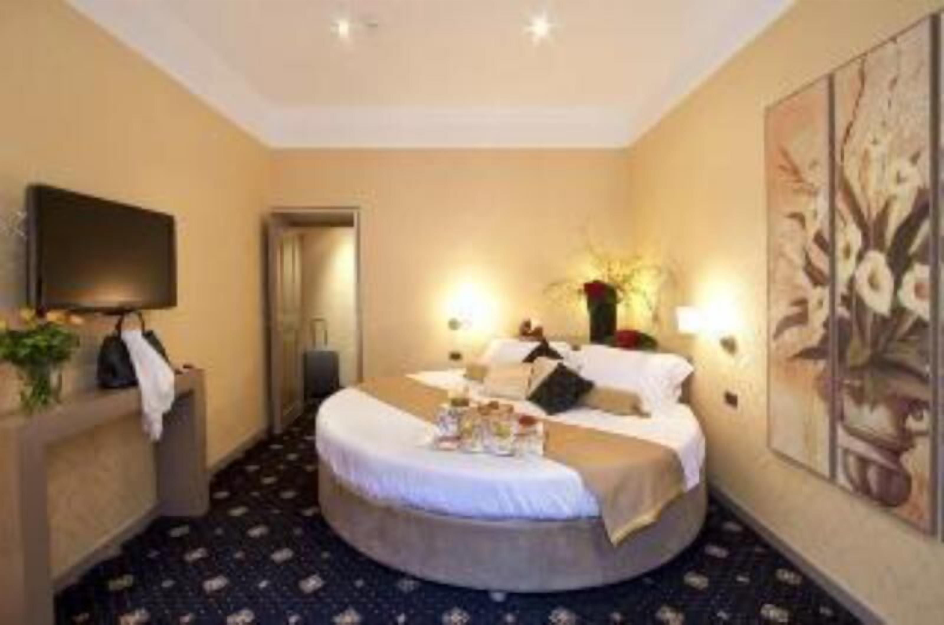 Premium bedding, down duvets, minibar, in-room safe