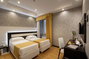 Doppia Standard | Biancheria da letto di alta qualità, copriletto in piuma, minibar