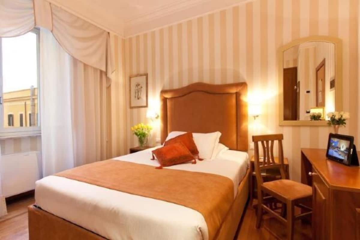 SÀngtillbehör av högsta kvalitet, duntÀcken och minibar