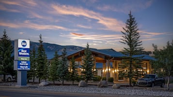 A Best Western hotel with a stone facade, indoor pool, spa, and a view cafe.