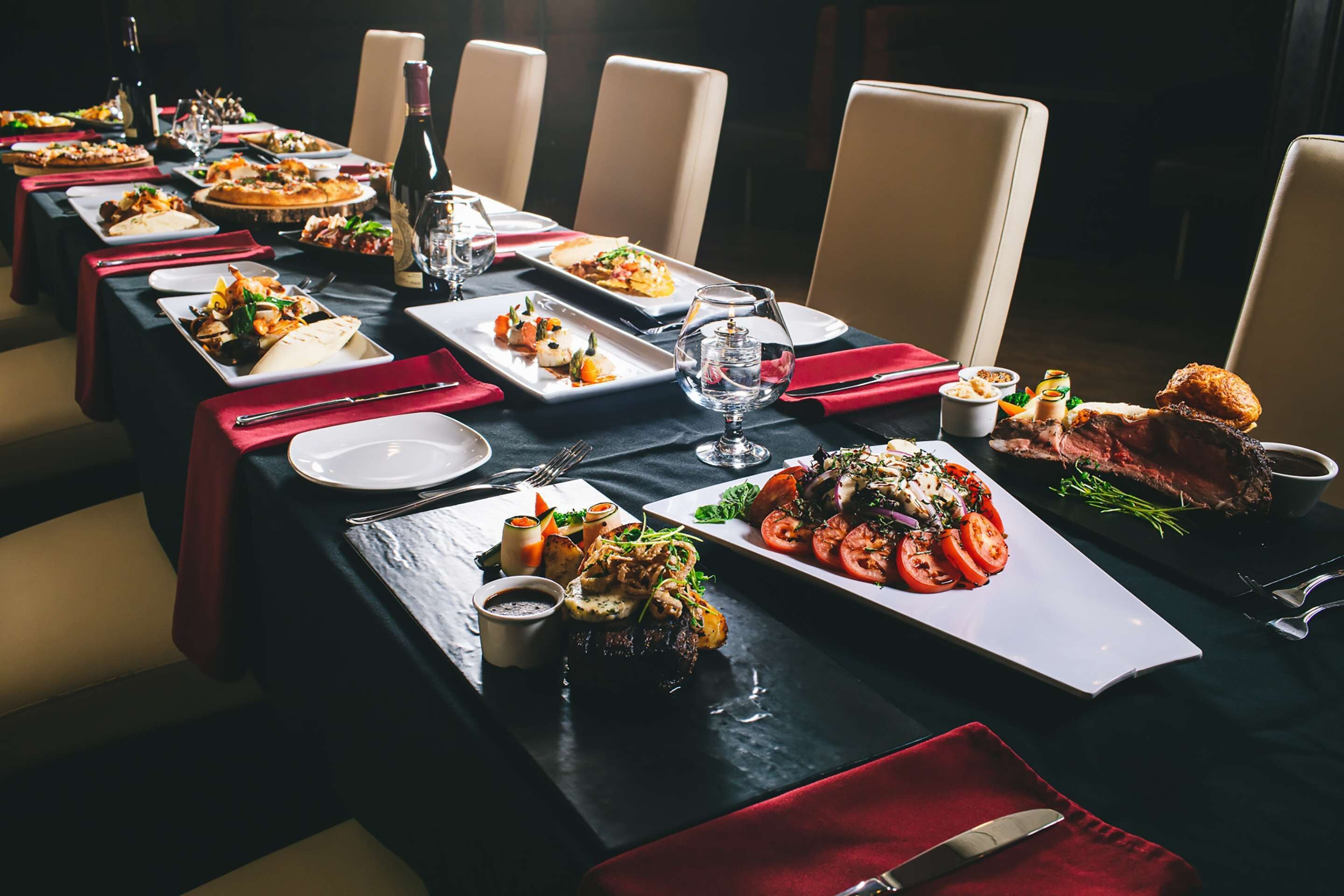 2 nhà hàng, phục vụ bữa trưa, bữa tối, món Ý 