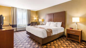 Room, 1 King Bed, Non Smoking | Premium bedding, desk, blackout curtains, iron/ironing board