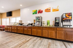 Free daily buffet breakfast  - Quality Inn & Suites Georgetown - Seaford (Georgetown)