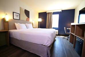 Habitación, 1 cama King size, con acceso para personas discapacitadas, para no fumadores | Ropa de cama de alta calidad, escritorio y cortinas blackout 