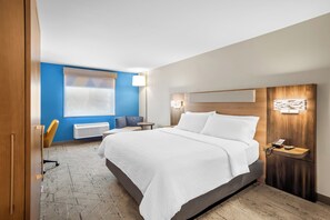 Blackout drapes, iron/ironing board, free WiFi, bed sheets - Holiday Inn Express & Suites Tumwater – Olympia by IHG (Olympia)