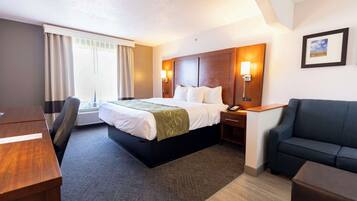 Schreibtisch, schallisolierte Zimmer, Bügeleisen/Bügelbrett