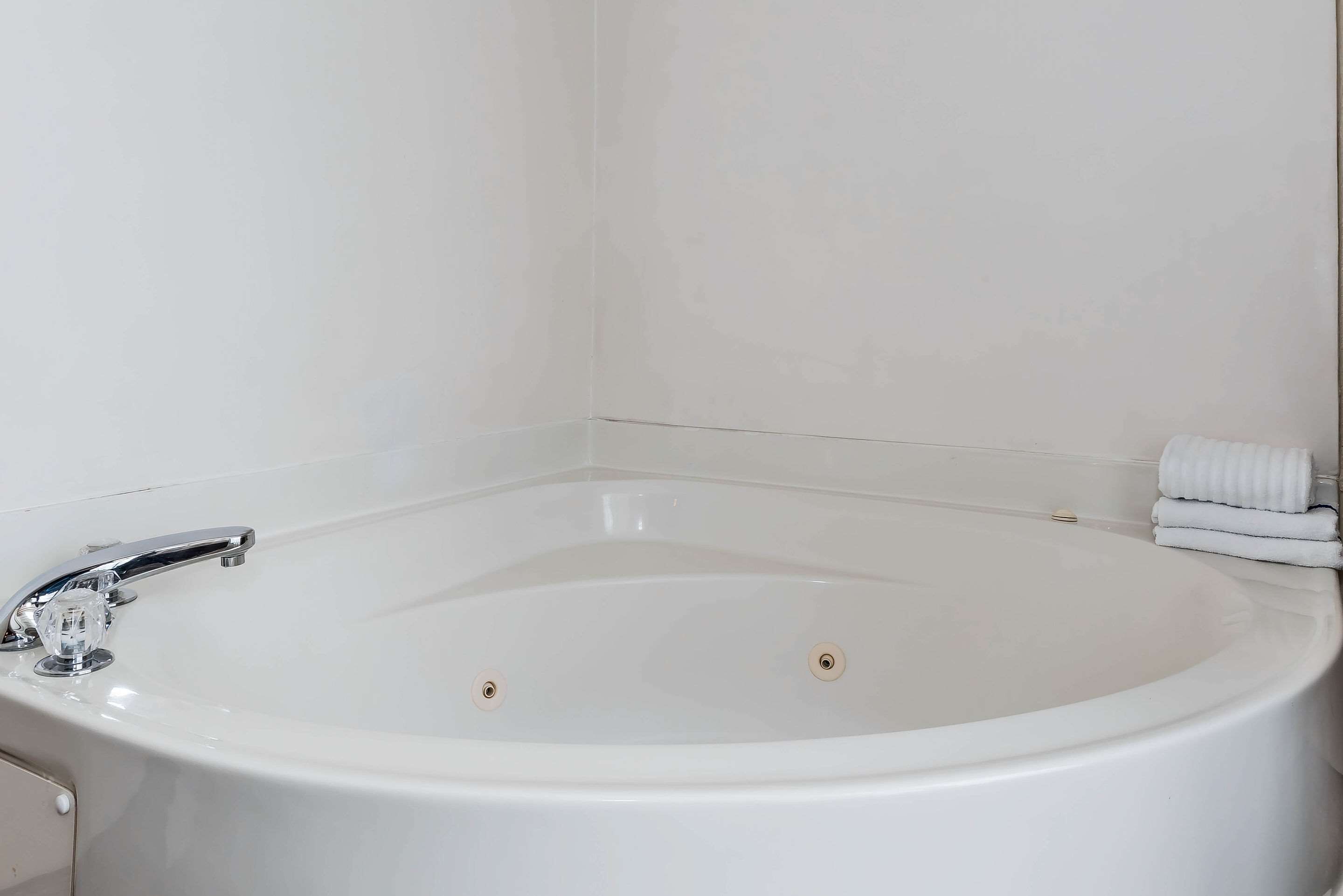 suite, 1 king bed, non smoking, hot tub | desk, soundproofing, iron/ironing board, free cots/infant beds