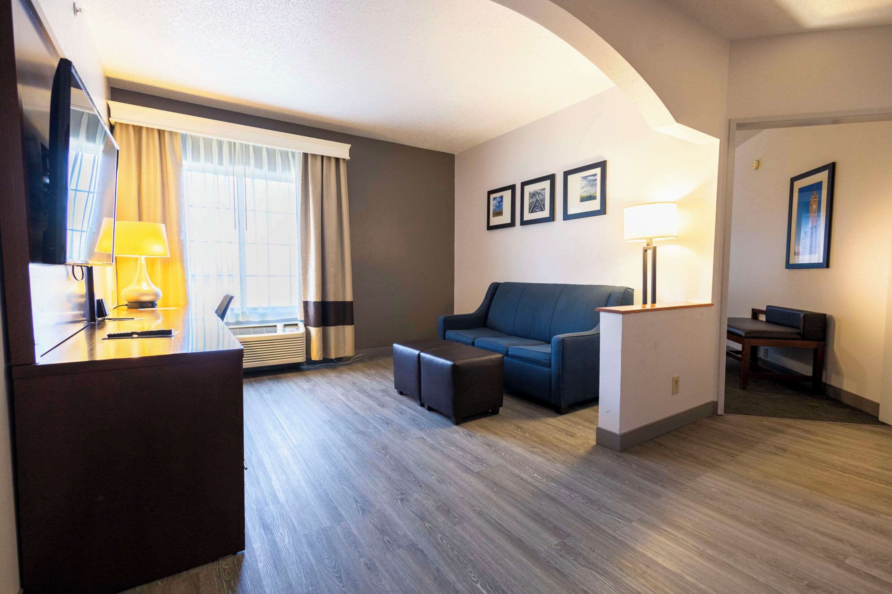 suite, 1 king bed, non smoking | desk, soundproofing, iron/ironing board, free cots/infant beds