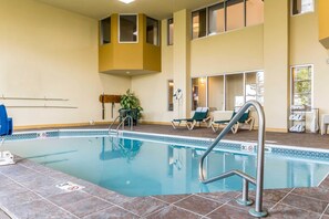 Indoor pool - Comfort Suites Springfield I-70 (Springfield)