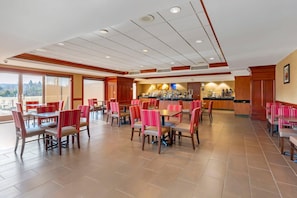 Free daily full breakfast  - Comfort Suites Manassas Battlefield Park (Manassas)