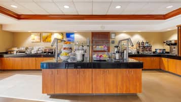 Desayuno completo gratuito y diario