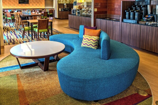 Lobby - Fairfield Inn & Suites by Marriott Near Universal Orlando (Orlando)