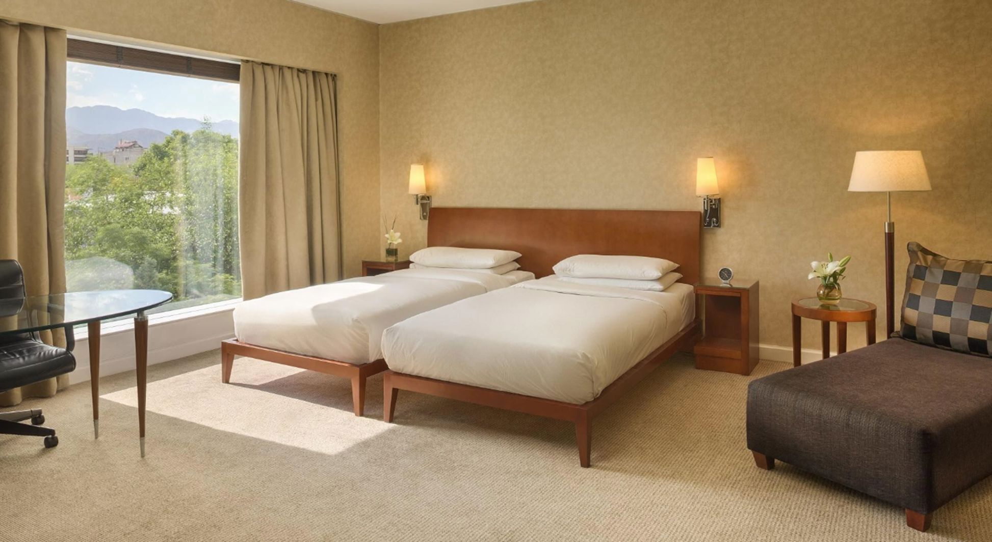 Luxe beddengoed, donzen dekbedden, pillowtop-bedden, een minibar